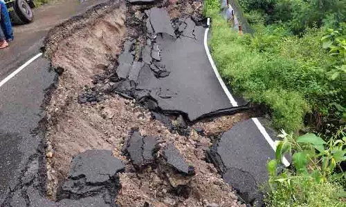 Chamba में चलती बस पर पत्थर गिरने से 30 लोग बाल-बाल बचे