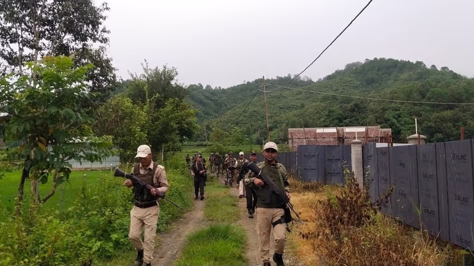 Manipur के डम्पी रिज से हथियार और आईईडी बरामद पुलिस ने यातायात नियमों को कड़ा किया