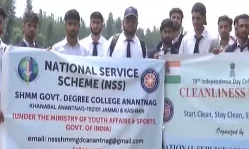 जम्मू-कश्मीर: SHMM कॉलेज ने लिद्दर नदी के किनारे स्वच्छता अभियान चलाया जम्मू-कश्मीर: SHMM कॉलेज ने लिद्दर नदी के किनारे स्वच्छता अभियान चलाया
