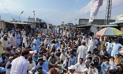 ANP MP: बाजौर में सैन्य अभियान से 55,000 विस्थापित, 4 लाख कर्फ्यू में ANP MP: बाजौर में सैन्य अभियान से 55,000 विस्थापित, 4 लाख कर्फ्यू में