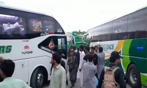 Balochistan में हमले: कराची-मकरान यात्री गाड़ियां उथल में रुकी Balochistan में हमले: कराची-मकरान यात्री गाड़ियां उथल में रुकी