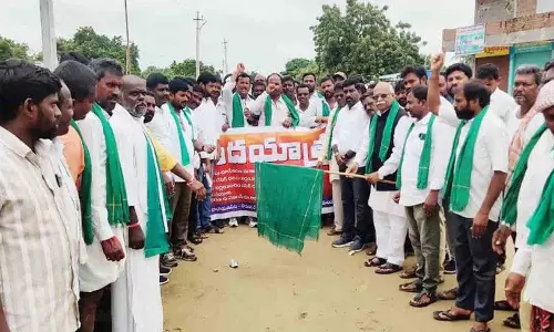भूमिहीन लोगों के समर्थन में मुख्यमंत्री के जिले में किसानों का 16 किलोमीटर का मार्च