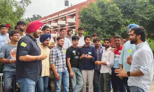 PU elections: छात्रों से तालमेल बिठाने के लिए पार्टियां पुराने तरीके से प्रचार और बैठकें कर रही PU elections: छात्रों से तालमेल बिठाने के लिए पार्टियां पुराने तरीके से प्रचार और बैठकें कर रही