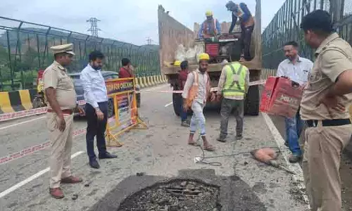 चंडीमंदिर पुलिस ने दुर्घटना टालने के लिए Ghaggar पुल पर बड़े गड्ढे को घेरा