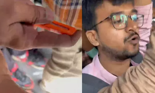 लोकल ट्रेन में चाकू लेकर घूमता युवक, मुंबई GRP ने शुरू की जांच