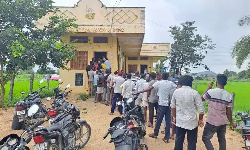 किसानों की यूरिया की मांग.. सिंगल विंडो गोदाम, उर्वरक दुकानें बंद