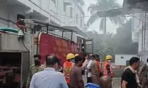 Bhopal: गैस लीक से फैक्ट्री और रिहायशी इलाके में दहशत