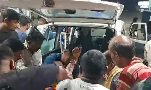 Odisha: एक और महिला गंभीर रूप से झुलसी, भुवनेश्वर अस्पताल में भर्ती Odisha: एक और महिला गंभीर रूप से झुलसी, भुवनेश्वर अस्पताल में भर्ती