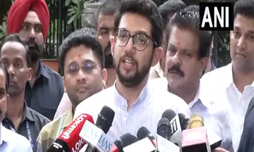 पकड़े जाने के बाद चुनाव आयोग भाग रहा: Aditya Thackeray