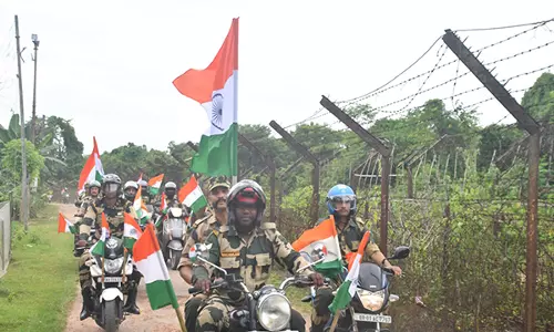 BSF ने स्वतंत्रता दिवस से पहले हर घर तिरंगा अभियान के तहत मोटरसाइकिल रैली का  किया आयोजन