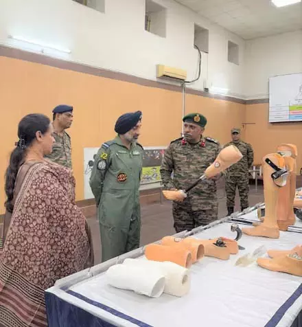 आर्टिफिशियल लिंब सेंटर में जवानों से मिले एयरफोर्स प्रमुख आर्टिफिशियल लिंब सेंटर में जवानों से मिले एयरफोर्स प्रमुख