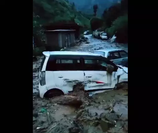 सेना ने किन्नौर में दिया अदम्य साहस का परिचय, कई लोगों को बचाया सेना ने किन्नौर में दिया अदम्य साहस का परिचय, कई लोगों को बचाया