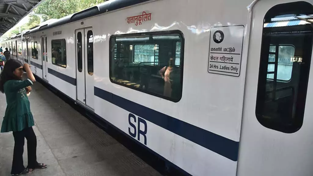 Tamil Nadu : दक्षिण रेलवे में एक साल में 1.69 लाख शिकायतों का निपटारा Tamil Nadu : दक्षिण रेलवे में एक साल में 1.69 लाख शिकायतों का निपटारा