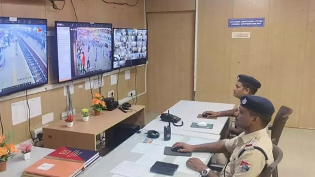 स्वतंत्रता दिवस समारोह: सुरक्षा के लिए तमिलनाडु में 1.20 लाख पुलिसकर्मी तैनात स्वतंत्रता दिवस समारोह: सुरक्षा के लिए तमिलनाडु में 1.20 लाख पुलिसकर्मी तैनात