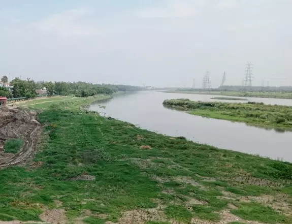 Maldah में बांध फटने से कई क्षेत्रों में बाढ़ का डर Maldah में बांध फटने से कई क्षेत्रों में बाढ़ का डर