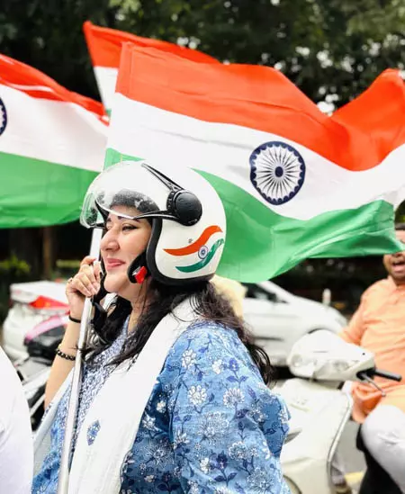 भाजपा सांसद बांसुरी स्वराज की युवाओं से अपील, हेलमेट जरूर पहनें भाजपा सांसद बांसुरी स्वराज की युवाओं से अपील, हेलमेट जरूर पहनें
