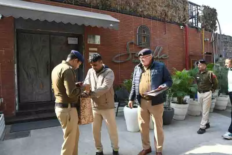 रैपर बादशाह के चंडीगढ़ क्लब पर हमले से जुड़ा Punjab का व्यक्ति दिल्ली में गिरफ्तार रैपर बादशाह के चंडीगढ़ क्लब पर हमले से जुड़ा Punjab का व्यक्ति दिल्ली में गिरफ्तार