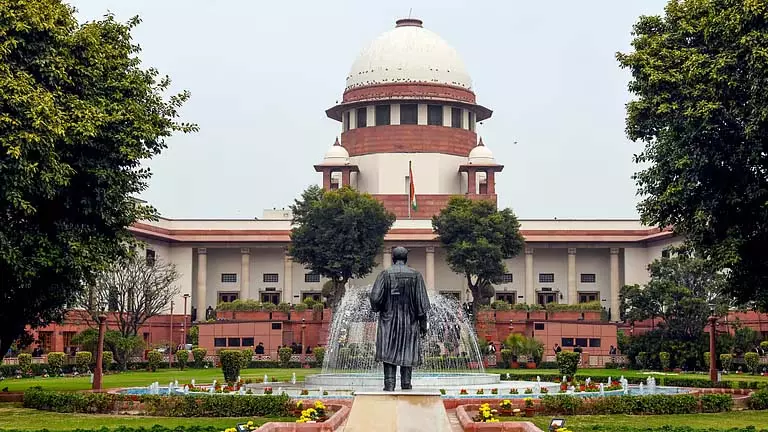 Noida में बिल्डर-अधिकारियों की सांठगांठ की जांच को SC ने बनाई टीम Noida में बिल्डर-अधिकारियों की सांठगांठ की जांच को SC ने बनाई टीम