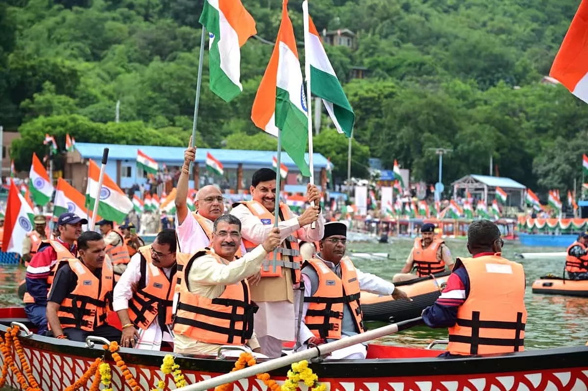 MP : मुख्यमंत्री मोहन यादव ने भोपाल के बोट क्लब से तिरंगा यात्रा शुरू की MP : मुख्यमंत्री मोहन यादव ने भोपाल के बोट क्लब से तिरंगा यात्रा शुरू की