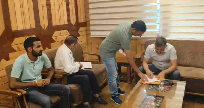 धर्माणी ने NHAI से किया हमीरपुर-घुमारवीं हाईवे की मरम्मत का आग्रह धर्माणी ने NHAI से किया हमीरपुर-घुमारवीं हाईवे की मरम्मत का आग्रह