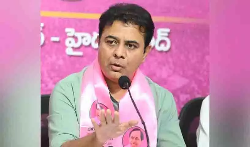 KTR ने तेलंगाना में उर्वरक की कमी को लेकर कांग्रेस की आलोचना की KTR ने तेलंगाना में उर्वरक की कमी को लेकर कांग्रेस की आलोचना की