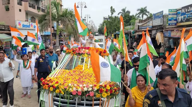 Haryana : विज ने अंबाला छावनी में तिरंगा यात्रा का नेतृत्व किया Haryana : विज ने अंबाला छावनी में तिरंगा यात्रा का नेतृत्व किया