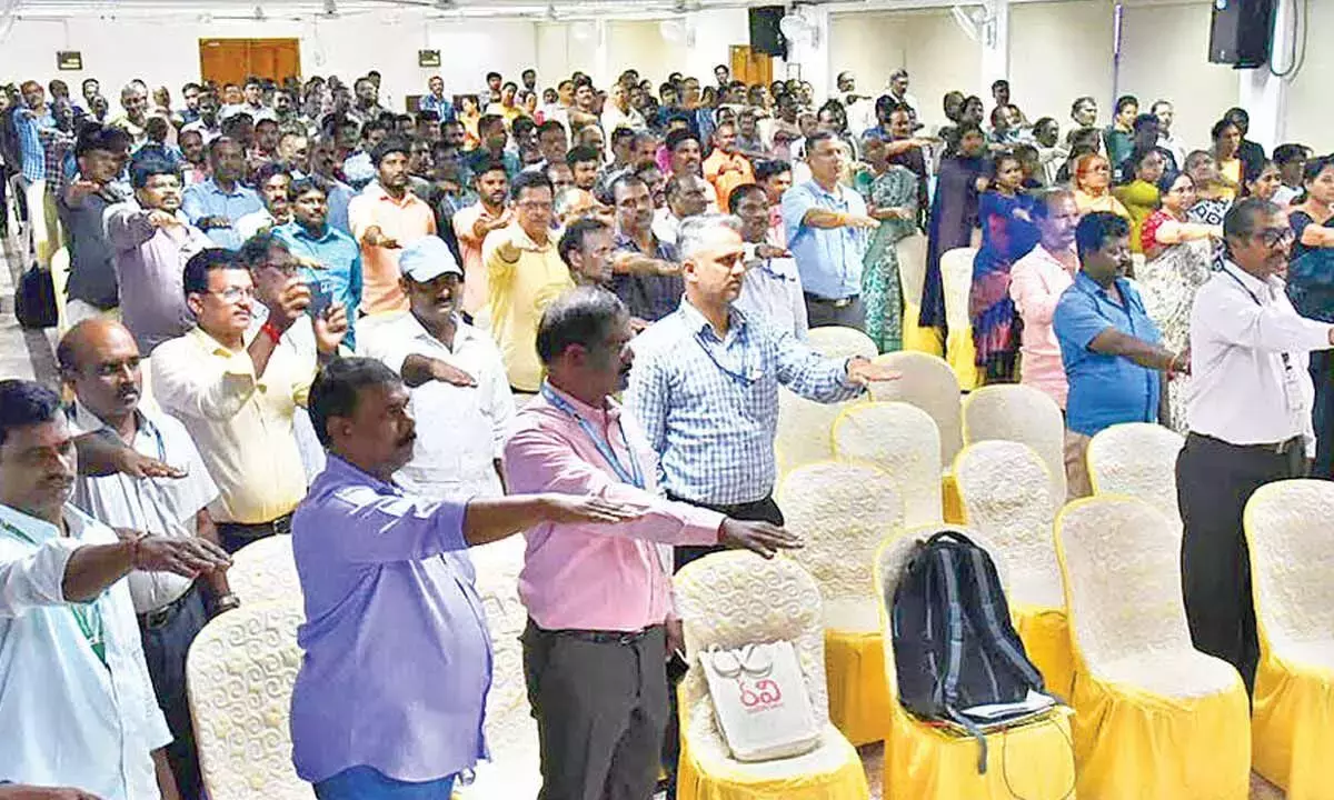 VPA ने नशीली दवाओं के दुरुपयोग के खिलाफ सामूहिक शपथ दिलाई VPA ने नशीली दवाओं के दुरुपयोग के खिलाफ सामूहिक शपथ दिलाई