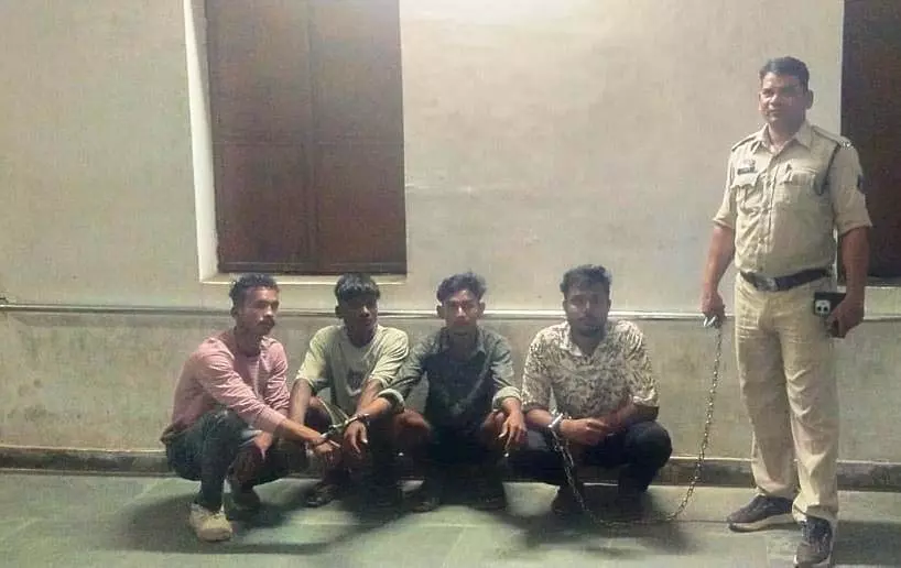 झगड़ालू लड़के गिरफ्तार, थाना प्रभारी ने लिया सख्त एक्शन झगड़ालू लड़के गिरफ्तार, थाना प्रभारी ने लिया सख्त एक्शन