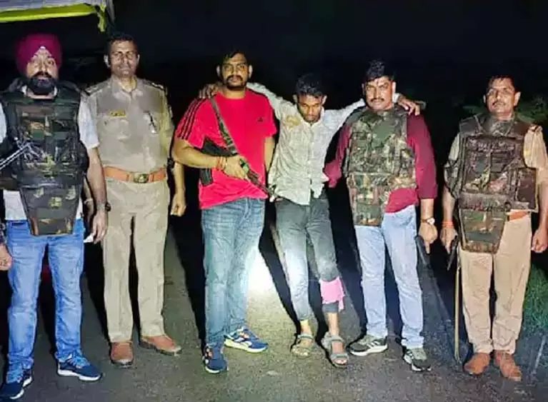 ट्रैक्टर चोरी गिरोह का भंडाफोड़, मुठभेड़ में बदमाश गोली से घायल, तीन गिरफ्तार ट्रैक्टर चोरी गिरोह का भंडाफोड़, मुठभेड़ में बदमाश गोली से घायल, तीन गिरफ्तार