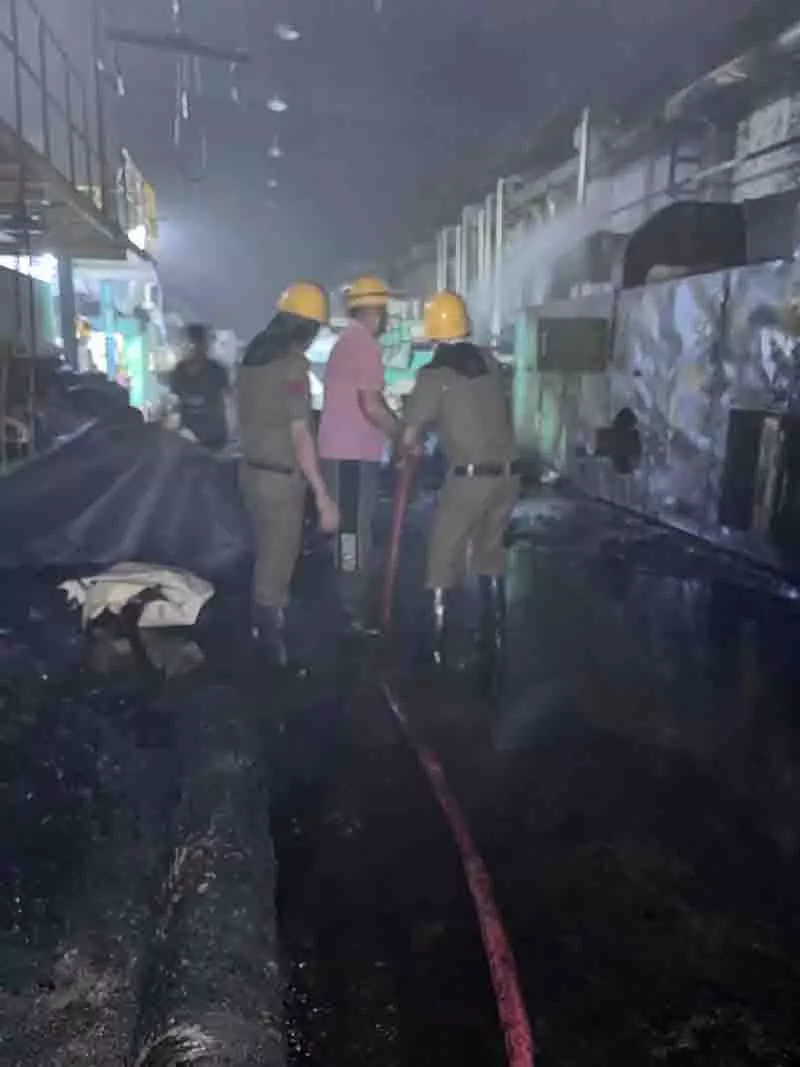 Baddi स्थित फैक्ट्री में आग लगने से भारी नुकसान Baddi स्थित फैक्ट्री में आग लगने से भारी नुकसान