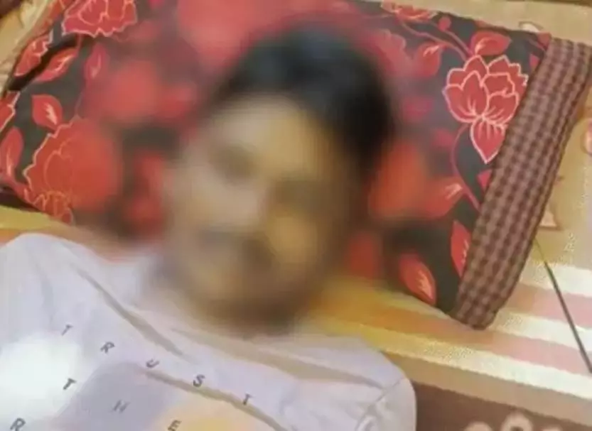 रिटायर्ड दरोगा के बेटे ने फांसी लगाकर की आत्महत्या, सुसाइड नोट में पत्नी पर आरोप रिटायर्ड दरोगा के बेटे ने फांसी लगाकर की आत्महत्या, सुसाइड नोट में पत्नी पर आरोप