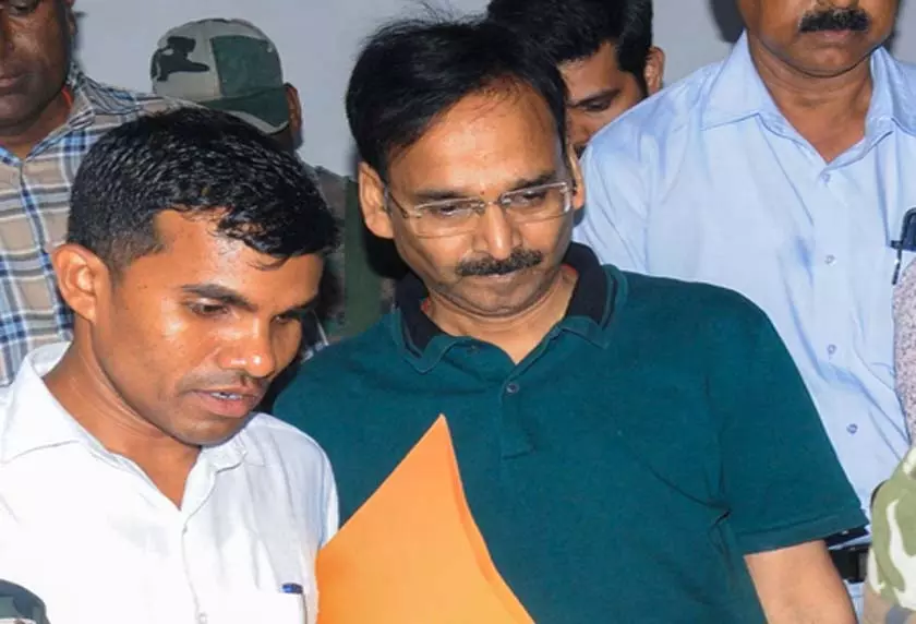 हाईकोर्ट में शराब घोटाले के आरोपी सीनियर आईएएस विनय चौबे की जमानत याचिका खारिज हाईकोर्ट में शराब घोटाले के आरोपी सीनियर आईएएस विनय चौबे की जमानत याचिका खारिज