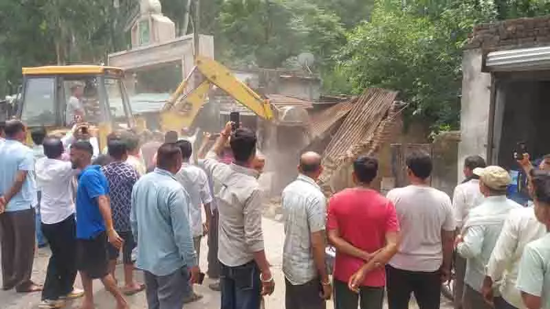 BBMB ने तलवारा में 12 दुकानें गिराईं, और भी दुकानें गिराई जाएंगी BBMB ने तलवारा में 12 दुकानें गिराईं, और भी दुकानें गिराई जाएंगी