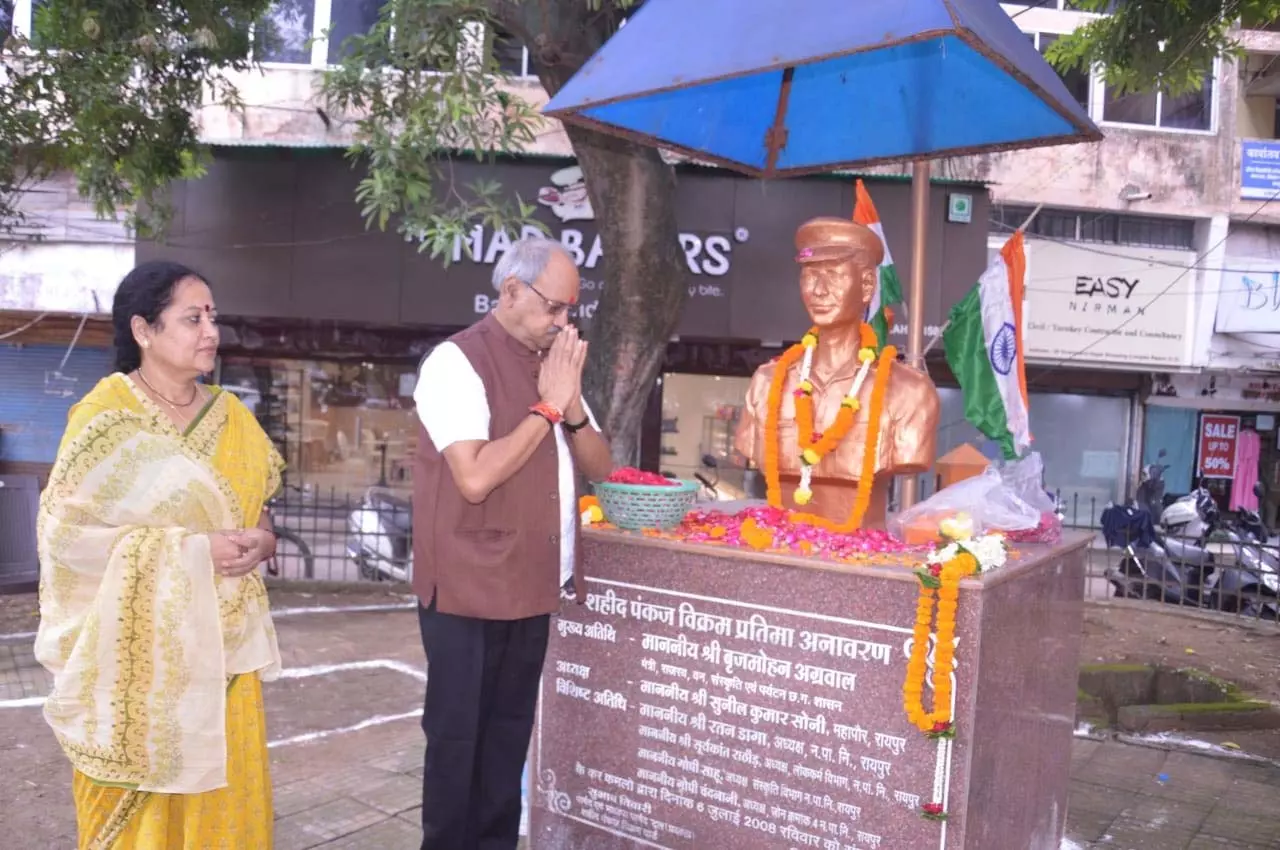 शहीद पंकज विक्रम की प्रतिमा पर सांसद बृजमोहन अग्रवाल ने दी श्रद्धांजलि शहीद पंकज विक्रम की प्रतिमा पर सांसद बृजमोहन अग्रवाल ने दी श्रद्धांजलि
