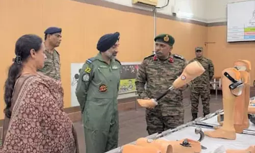 आर्टिफिशियल लिंब सेंटर में जवानों से मिले एयरफोर्स प्रमुख