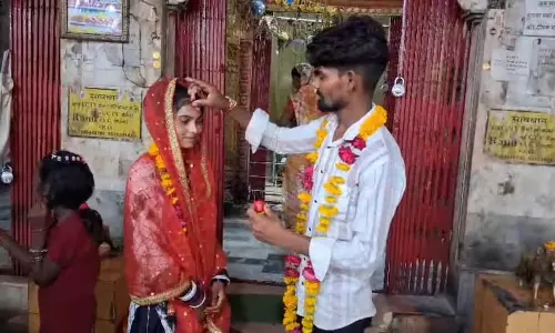 8 साल से एक-दूसरे को चाह रहे, शादी के लिए परिवार नहीं हुआ राजी, पुलिसवालों ने मिलाया