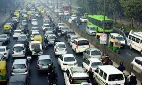 Delhi स्वतंत्रता दिवस से पहले सुरक्षा बढ़ाए जाने के कारण यातायात जाम से यात्री परेशान