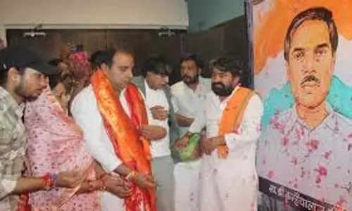 मंत्री कन्हैया लाल का परिवार ‘उदयपुर फाइल्स’ की स्क्रीनिंग में शामिल हुआ मंत्री कन्हैया लाल का परिवार ‘उदयपुर फाइल्स’ की स्क्रीनिंग में शामिल हुआ