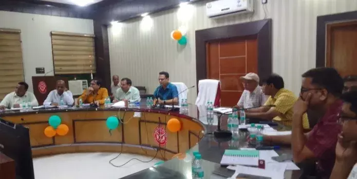 Badaun: चेहरे प्रमाणीकरण कार्य की धीमी प्रगति पर चर्चा में नाराजगी