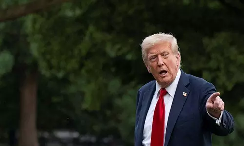 Trump claims: DC में हत्याएं बोगोटा से ज्यादा, संघीय नियंत्रण की तैयारी Trump claims: DC में हत्याएं बोगोटा से ज्यादा, संघीय नियंत्रण की तैयारी