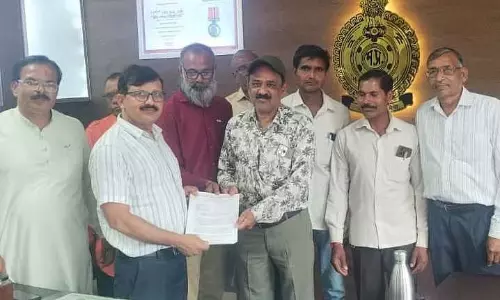 ABGP ने इंदौर की उपनगरीय बसों में अनियमितताओं को लेकर ज्ञापन सौंपा ABGP ने इंदौर की उपनगरीय बसों में अनियमितताओं को लेकर ज्ञापन सौंपा