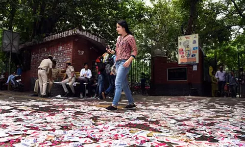 DUSU चुनाव 18 सितंबर को, 1 लाख रुपये के बॉन्ड पर विरोध प्रदर्शन