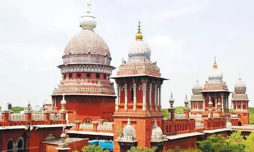सफाई कर्मचारियों की गिरफ्तारी: उच्च न्यायालय में अपील सफाई कर्मचारियों की गिरफ्तारी: उच्च न्यायालय में अपील
