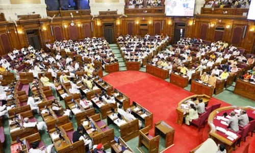 विधानसभा विजन डॉक्यूमेंट, अखिलेश का तंज सोती रही सरकार विधानसभा विजन डॉक्यूमेंट, अखिलेश का तंज सोती रही सरकार