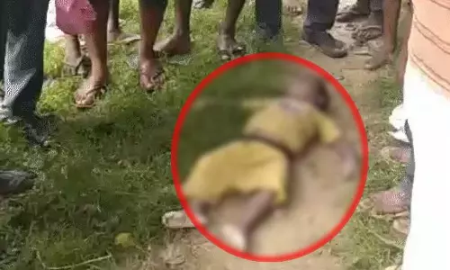 महिला ने दो बेटों संग गोमती नदी में छलांग लगाई, तीनों के शव बरामद महिला ने दो बेटों संग गोमती नदी में छलांग लगाई, तीनों के शव बरामद
