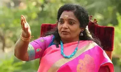 सफाई कर्मचारियों की गिरफ्तारी के बीच कुली देखने पर तमिलिसाई ने CM Stalin की आलोचना की सफाई कर्मचारियों की गिरफ्तारी के बीच कुली देखने पर तमिलिसाई ने CM Stalin की आलोचना की