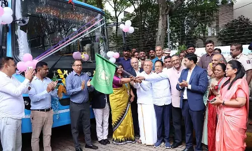 मेट्रो स्टेशनों के लिए फीडर बस सेवा: मंत्री रामलिंगा रेड्डी ने शुभारंभ किया