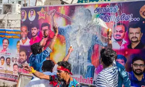 Rajinikanth की कुली प्रशंसकों के उत्साह के बीच सिनेमाघरों में रिलीज