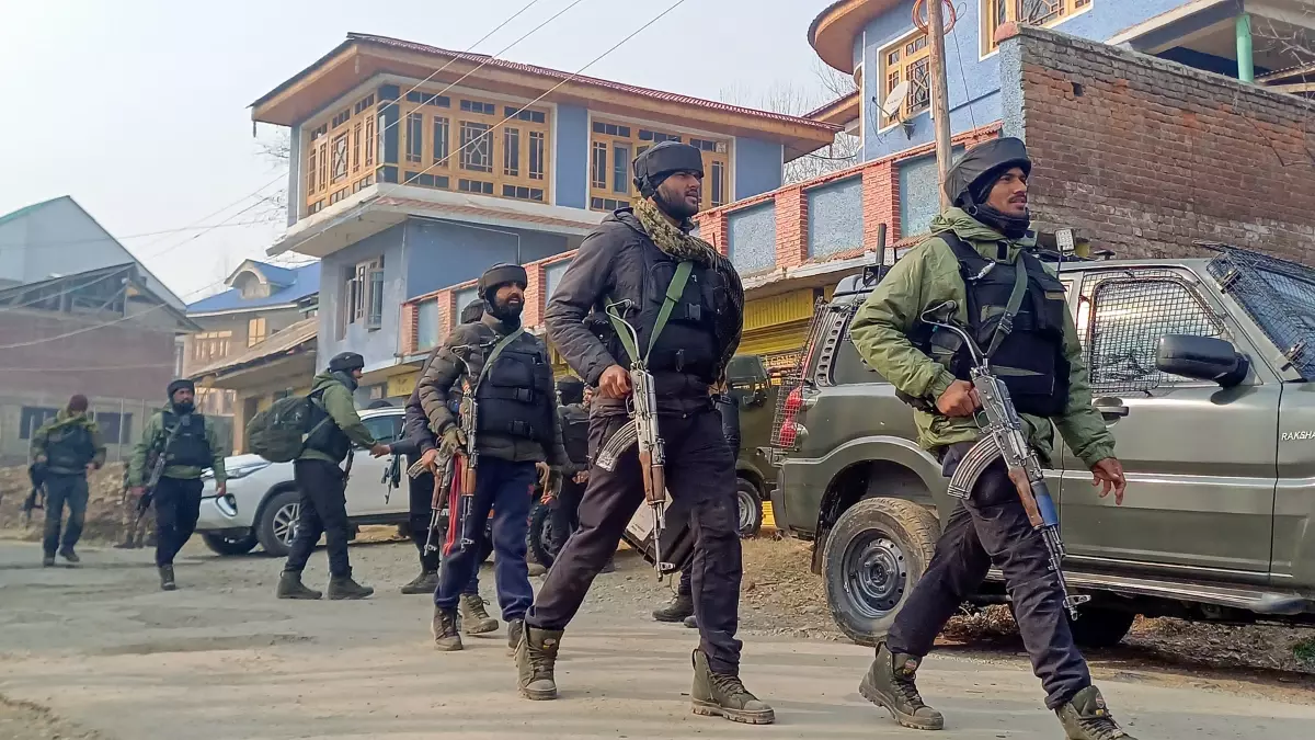 Srinagar: कुलगाम में ऑपरेशन लगातार 14वें दिन भी जारी Srinagar: कुलगाम में ऑपरेशन लगातार 14वें दिन भी जारी