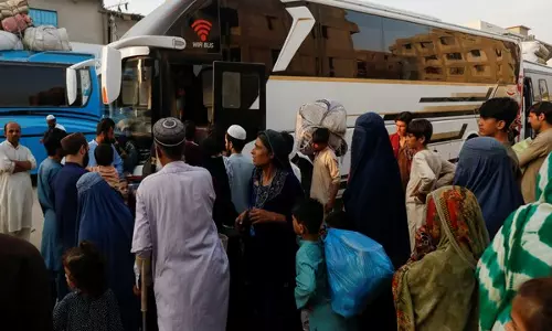 Peshawar में अफगान प्रवासियों पर कार्रवाई तेज Peshawar में अफगान प्रवासियों पर कार्रवाई तेज